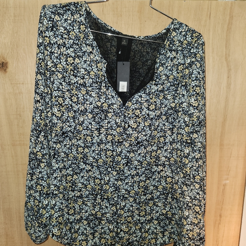 New Women's Banana Republic long sleeve blouse size m